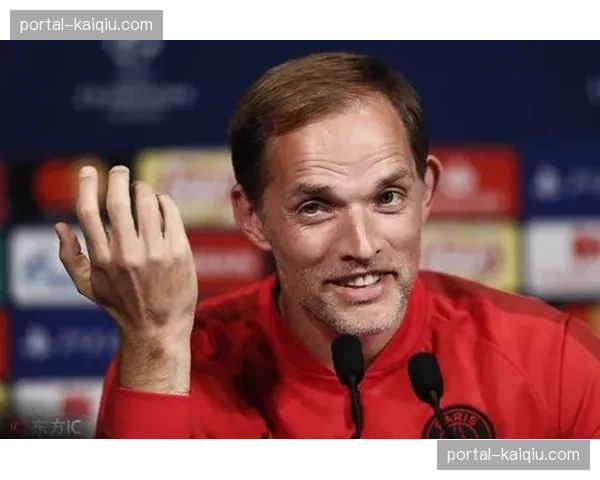 特写:第78分钟,图赫尔用完了最后一个换人名额,凝视球场陷入沉思 特写:第78分钟,图赫尔用完了最后一个换人名额,凝视球场陷入沉思