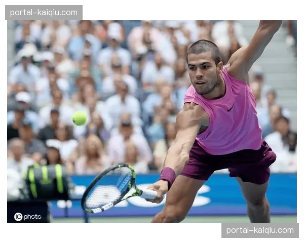 巴塞罗那公开赛:阿尔卡拉斯横扫对手晋级,本土作战人气爆棚 巴塞罗那公开赛:阿尔卡拉斯横扫对手晋级,本土作战人气爆棚