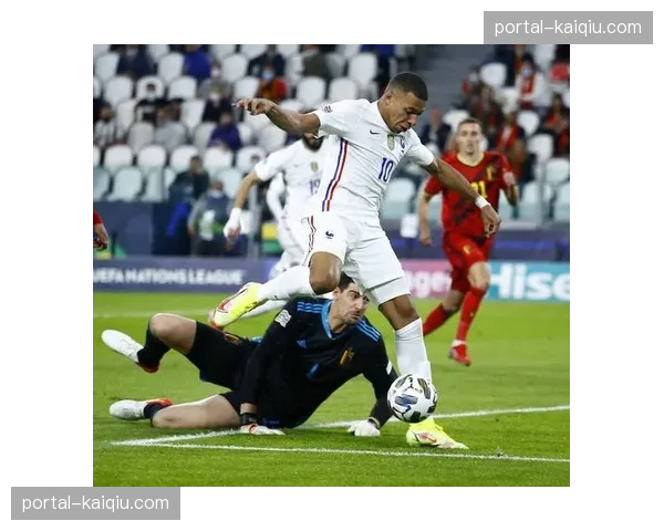 深度报道：法国足球教练员协会更新培训课程，大幅增加混合防守战术模块比重